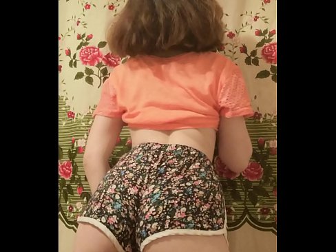 ❤️ Sexy junges Babe zieht ihre Shorts vor der Kamera aus Homemade porn bei de.xxxtun.ru