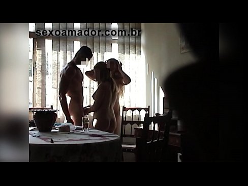 ❤️ Sex-Freunde laden einen riesigen Mann und einen Dreier mit ihm ein Homemade porn bei de.xxxtun.ru