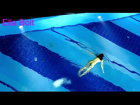 ❤️ Ich kann nicht aufhören zuzusehen, junge Blondine beim Nacktschwimmen im Pool des ELLA BOLT Resorts erwischt Homemade porn bei de.xxxtun.ru
